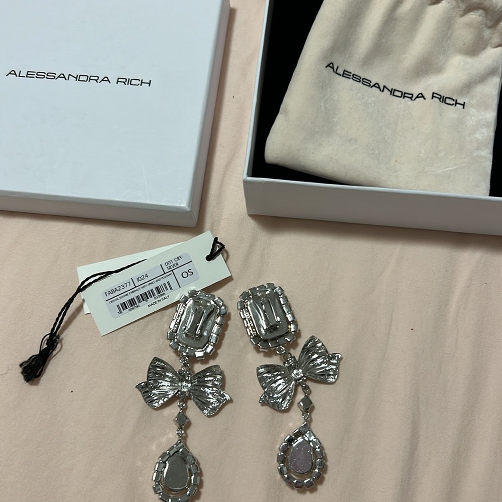 Alessandra Rich Clipon Earring - Picture 2 of 3